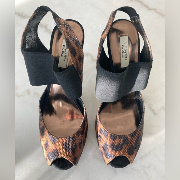 Vera Wang, black and brown animal print 8 1/2 heels - Picture 13 of 13
